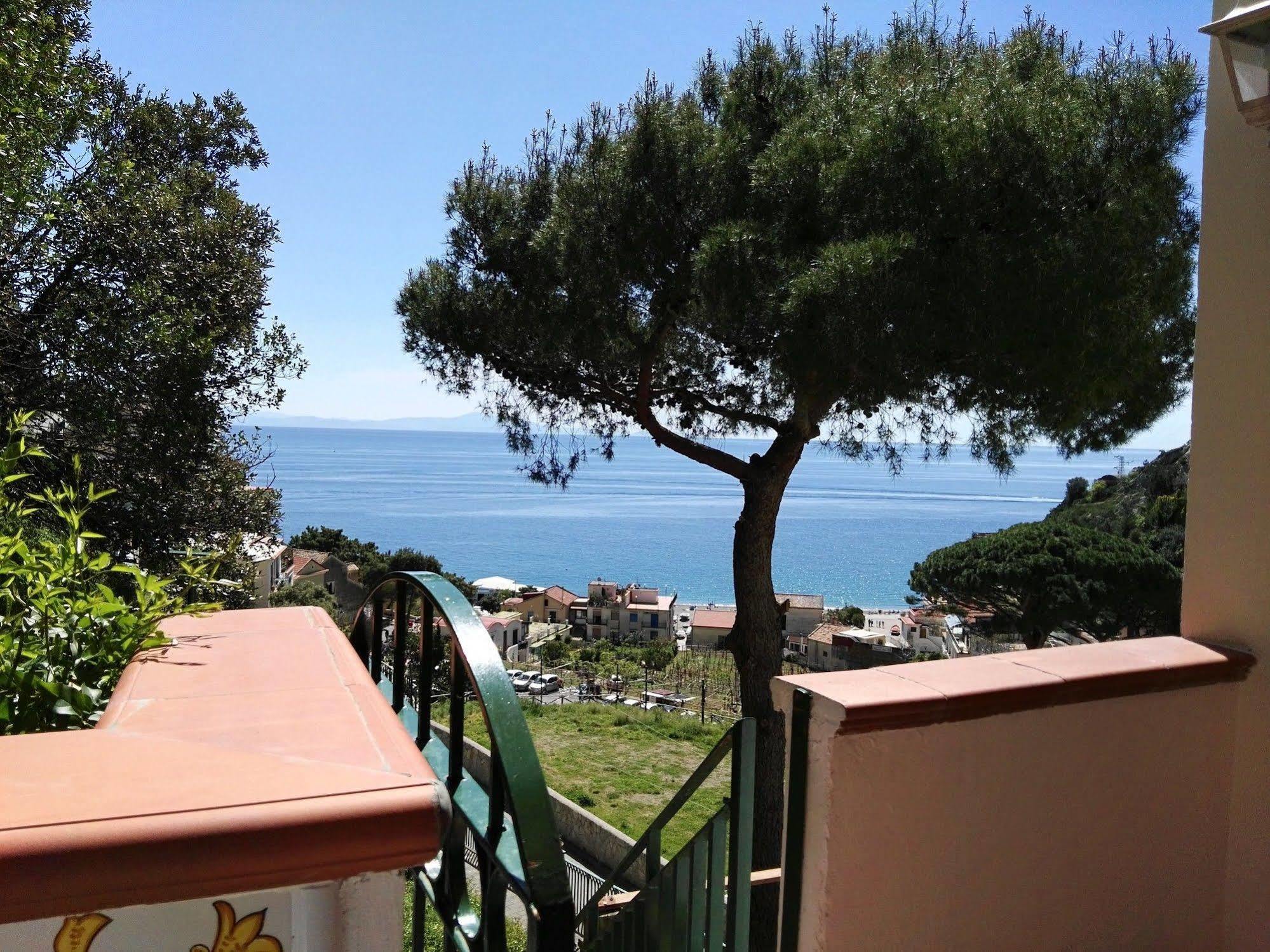 Casa Vacanze Bouganvillea Cetara Exterior foto